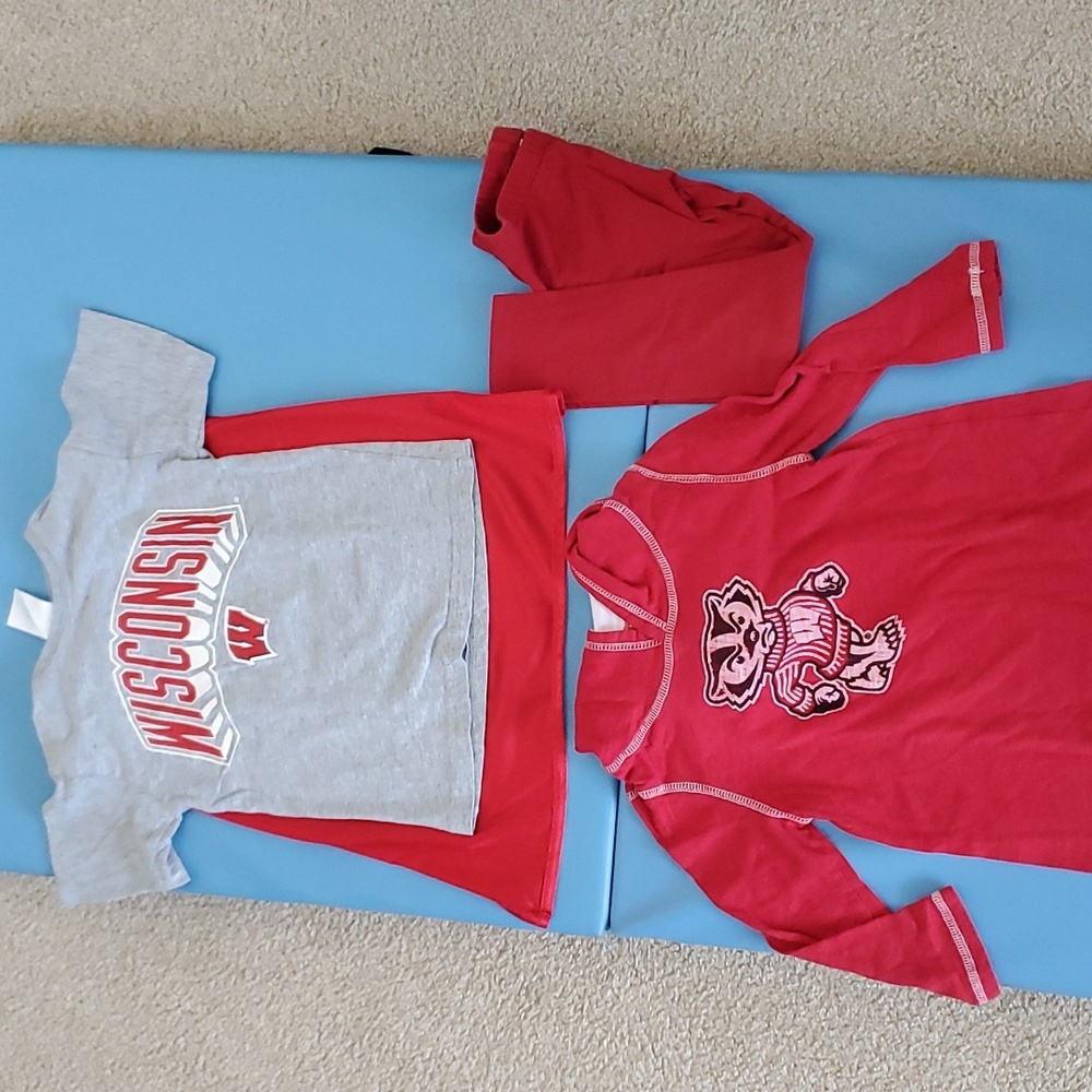 WI Badger bundle - hooded long sleeve t-shirt, tshirt w/ removable cape, size 4T